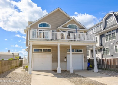 Beach Townhome/Townhouse For Sale in Avalon, New Jersey