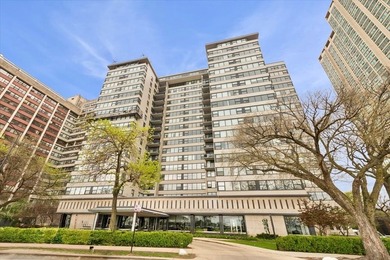 Beach Condo For Sale in Chicago, Illinois