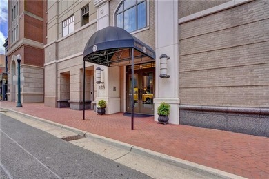 Beach Condo For Sale in Norfolk, Virginia