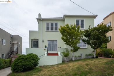 Beach Townhome/Townhouse For Sale in Oakland, California