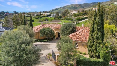 Beach Home For Sale in Malibu, California