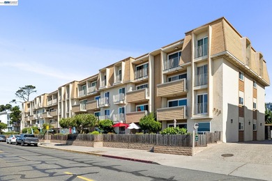 Beach Condo Sale Pending in Alameda, California