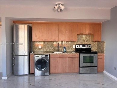 Beach Condo For Sale in Miami Beach, Florida