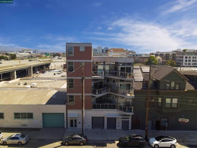 Beach Condo For Sale in Oakland, California