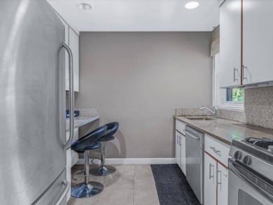 Beach Apartment For Sale in Douglaston, New York