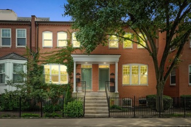 Beach Townhome/Townhouse Sale Pending in Chicago, Illinois