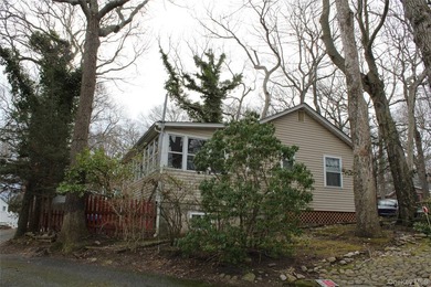 Beach Home For Sale in Baiting Hollow, New York