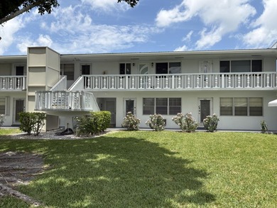 Beach Condo For Sale in West Palm Beach, Florida