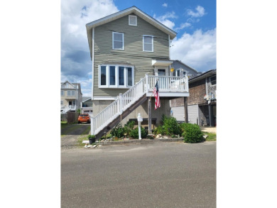 Beach Home Sale Pending in Milford, Connecticut