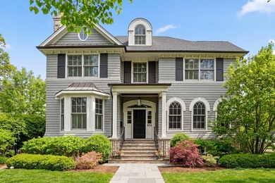 Beach Home Active Under Contract in Wilmette, Illinois