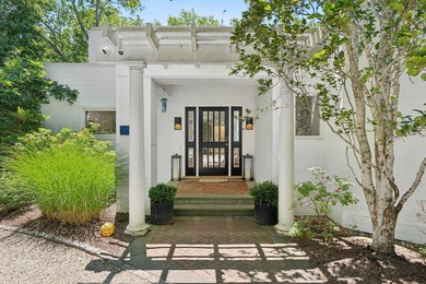 Beach Home For Sale in East Hampton, New York