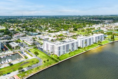 Beach Condo For Sale in Lake Park, Florida