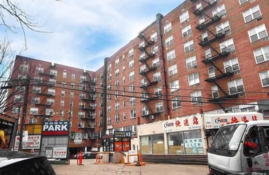 Beach Condo Sale Pending in Flushing, New York