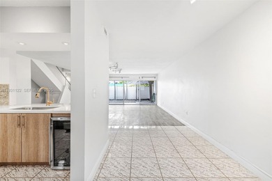 Beach Townhome/Townhouse For Sale in Miami Beach, Florida