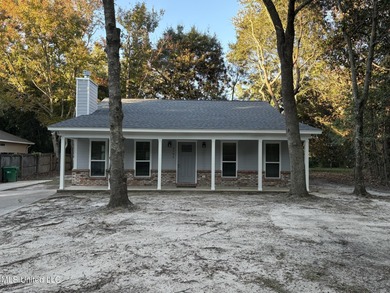 Beach Home For Sale in Ocean Springs, Mississippi