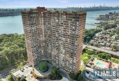 Beach Condo Off Market in Fort Lee, New Jersey