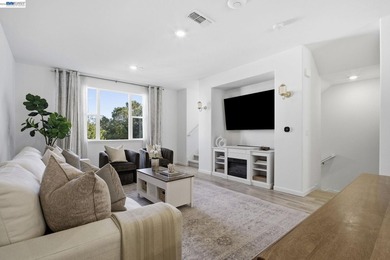 Beach Townhome/Townhouse For Sale in Hayward, California