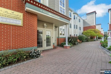 Beach Condo For Sale in Edgewater, New Jersey
