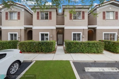 Beach Townhome/Townhouse For Sale in Tamarac, Florida