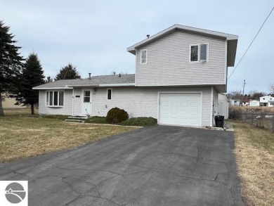 Beach Home Sale Pending in Oscoda, Michigan