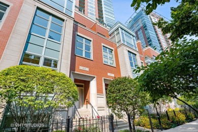 Beach Townhome/Townhouse Off Market in Chicago, Illinois