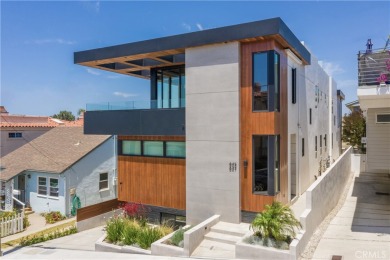 Beach Townhome/Townhouse For Sale in Hermosa Beach, California