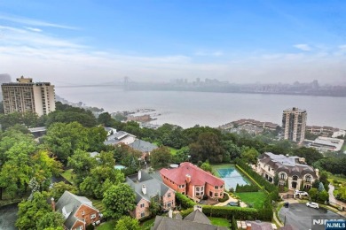 Beach Home For Sale in Fort Lee, New Jersey