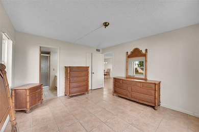 Beach Condo For Sale in Sunrise, Florida