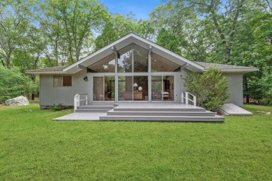 Beach Home For Sale in East Hampton, New York