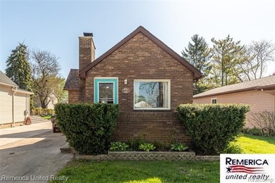 Beach Home For Sale in Gibraltar, Michigan