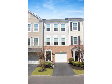 Beach Condo Sale Pending in Patchogue, New York