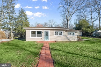 Beach Home For Sale in Edgewater, Maryland