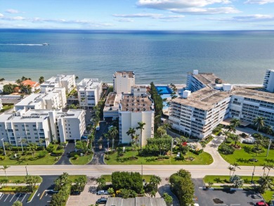 Beach Condo For Sale in South Palm Beach, Florida