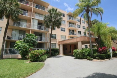 Beach Condo For Sale in West Palm Beach, Florida