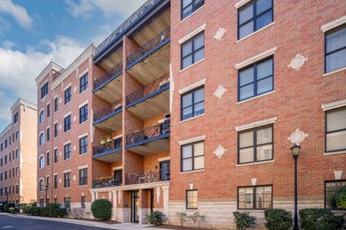 Condo For Sale in Chicago image photo picture
