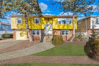 Beach Home For Sale in Bayville, New York