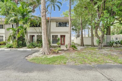 Beach Townhome/Townhouse For Sale in Oakland Park, Florida