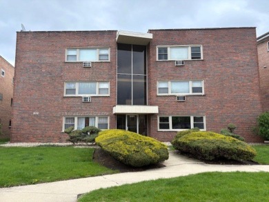 Beach Home Sale Pending in Skokie, Illinois