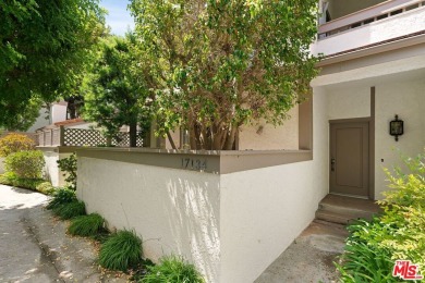 Beach Townhome/Townhouse For Sale in Pacific Palisades, California