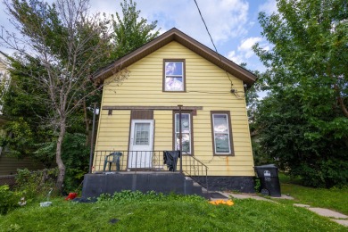 Beach Home For Sale in Racine, Wisconsin