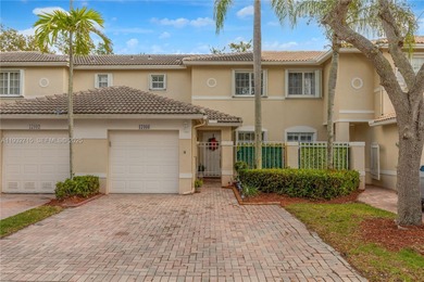Beach Townhome/Townhouse Sale Pending in Pembroke Pines, Florida