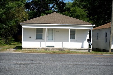 Beach Home For Sale in Suffolk, Virginia