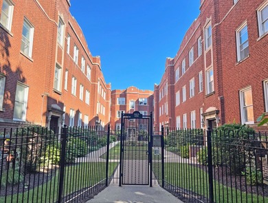 Beach Condo Active Under Contract in Chicago, Illinois