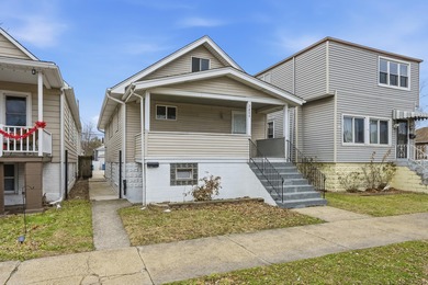 Beach Home Sale Pending in Whiting, Indiana