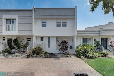 Beach Townhome/Townhouse For Sale in Highland Beach, Florida