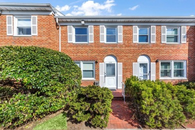 Beach Condo For Sale in Bayside, New York