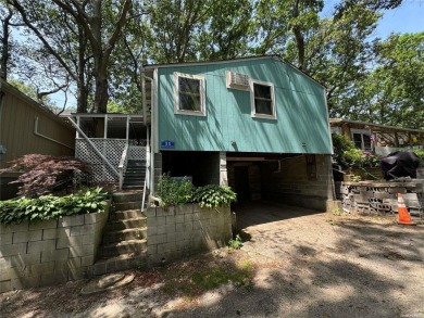 Beach Home For Sale in Baiting Hollow, New York