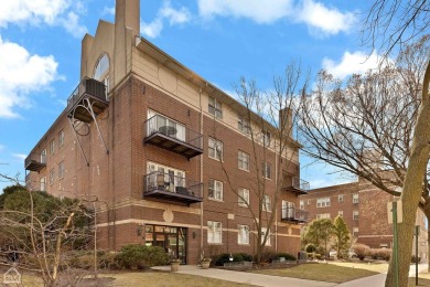 Beach Home Sale Pending in Evanston, Illinois