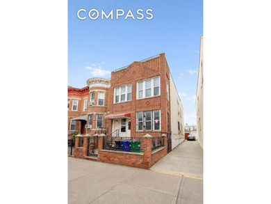 Beach Townhome/Townhouse For Sale in Brooklyn, New York