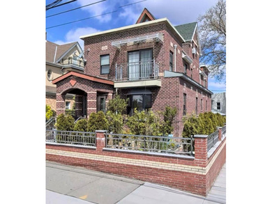 Beach Home Sale Pending in College Point, New York